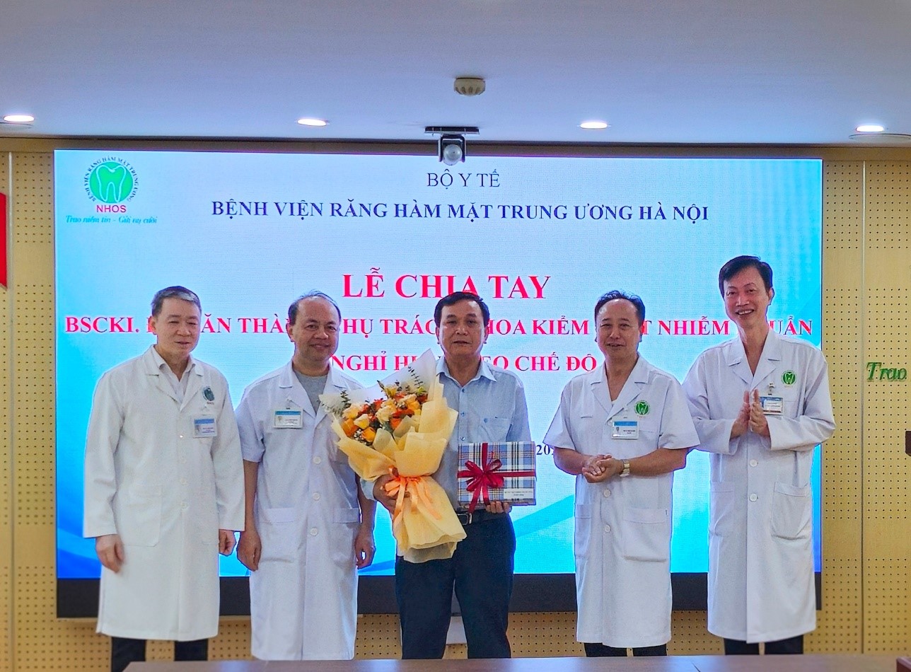 LỄ CHIA TAY BSCKI. ĐỖ VĂN THÀNH, PHỤ TRÁCH KHOA KIỂM SOÁT NHIỄM KHUẨN VỀ NGHỈ HƯU THEO CHẾ ĐỘ